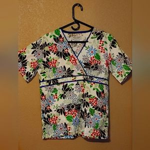 M&M SCRUBS -SCRUB TOP